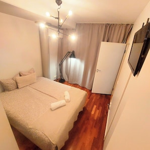 Desk, soundproofing, iron/ironing board, free WiFi