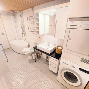 Shower, hair dryer, towels, soap - Superb sijainti + hiljaisuus + sauna (Helsinki)