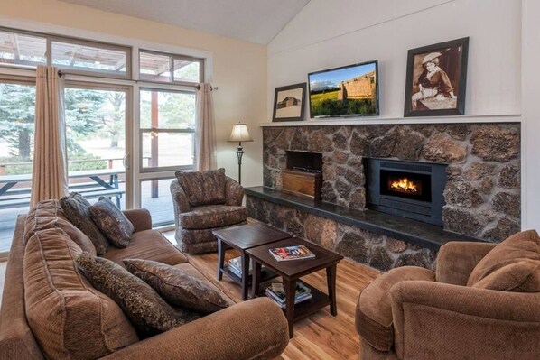 Smart TV, fireplace, ping pong - Oakmont Place-Luxury Townhouse on the 9th green (Flagstaff)