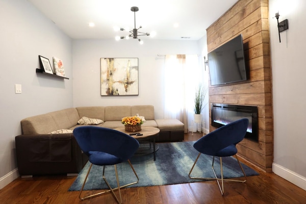 Smart TV, fireplace, Netflix, streaming services