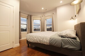 3 bedrooms, iron/ironing board, travel crib, free WiFi - Modern 3BR/ Close to Encore & Boston- Everett #3 (Everett)