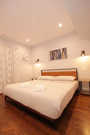 3 slaapkamers, een strijkplank/strijkijzer, reisbedje, gratis wifi