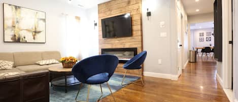 Smart TV, fireplace, Netflix, streaming services