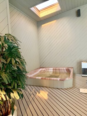 Interior - Luxurious 4 Bedroom House- 5 min walk to the beach (Lido Beach)