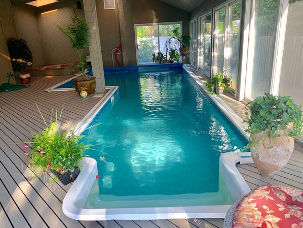 Indoor pool, a heated pool - Luxurious 4 Bedroom House- 5 min walk to the beach (Lido Beach)