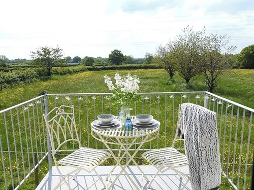 1 bedroom accommodation in Marshfield, near Bath