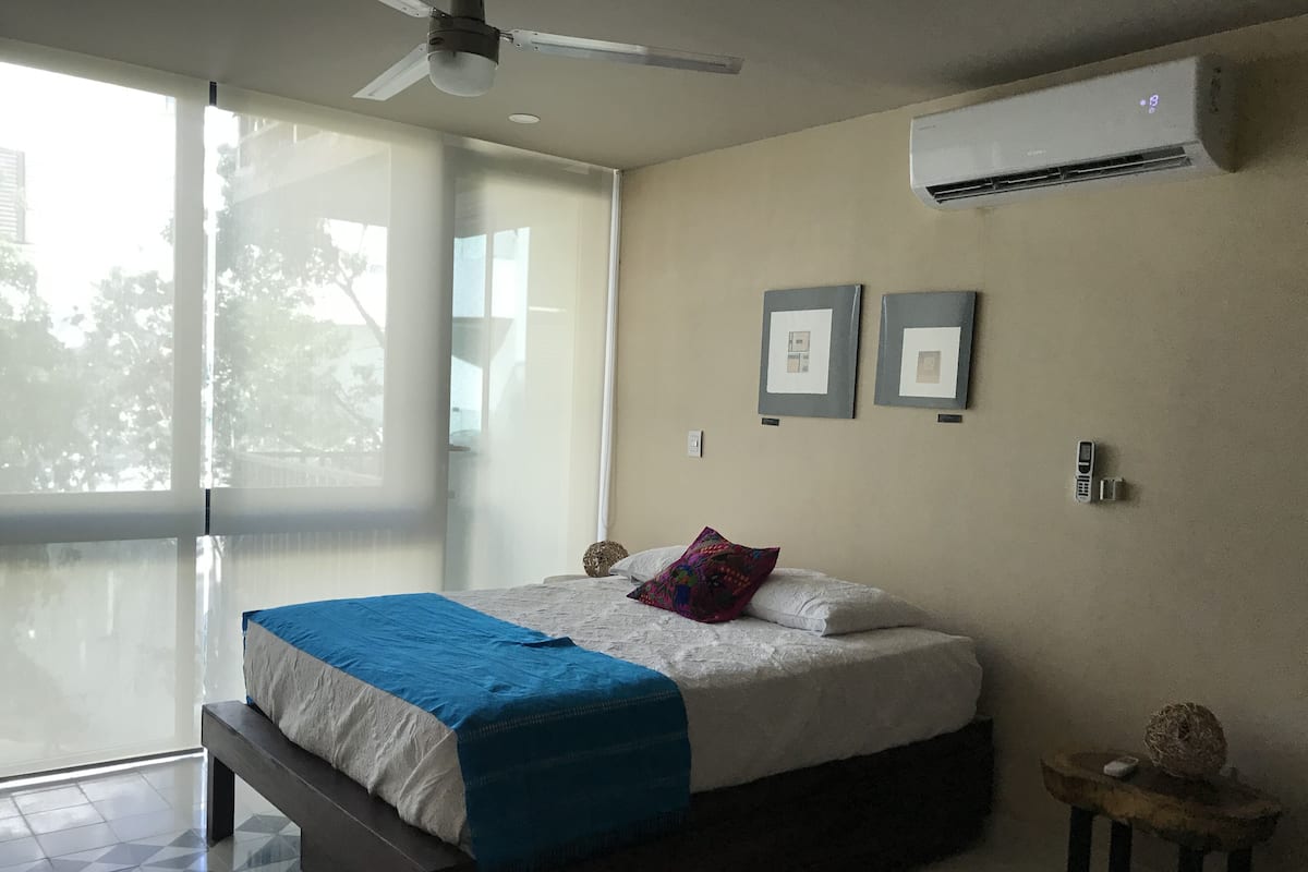 คอมฟอร์ทอพาร์ทเมนท์ | 1 ห้องนอน, ผ้าม่านกันแสง, เตารีด/โต๊ะรีดผ้า, Wi-Fi ฟรี