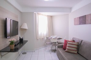 تلفزيون بشاشة مسطحة