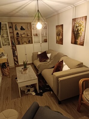 TV, books - House: Valdivia's portal (Pomar de Valdivia)