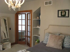 3 soverom, skrivebord, strykejern/-brett og wi-fi (inkludert)