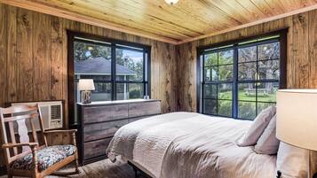 3 chambres, fer et planche à repasser, Wi-Fi gratuit, draps fournis