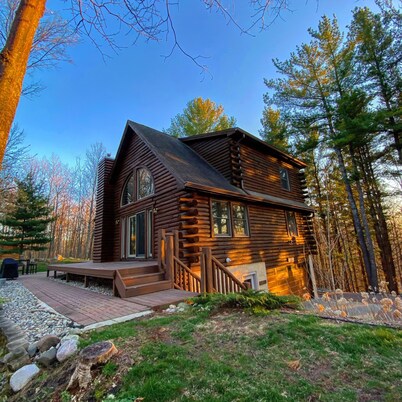 North Pines Lodge Private Hot Tub Private Sauna and hiking trails!