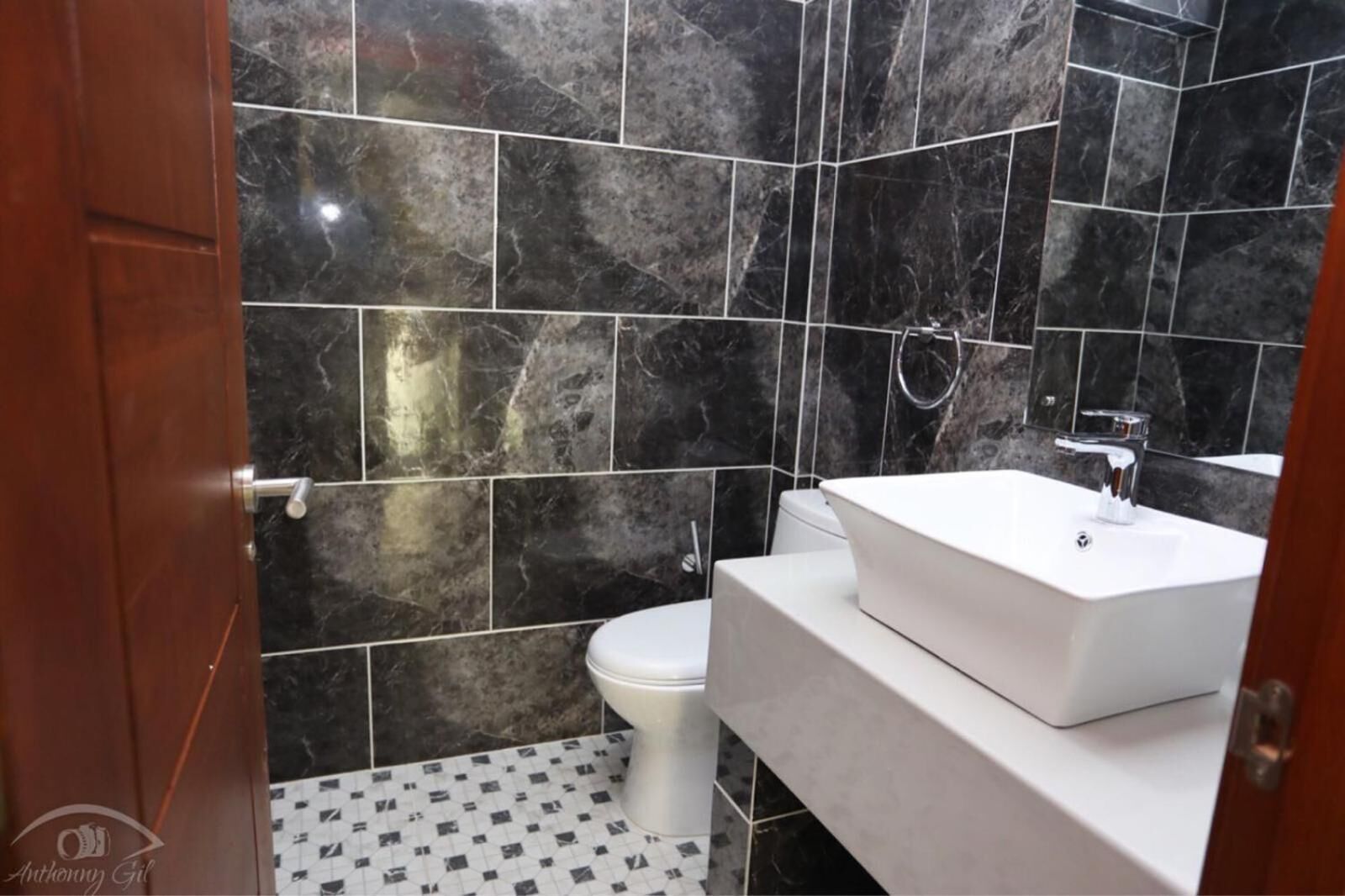 shower, rainfall showerhead, free toiletries, hair dryer