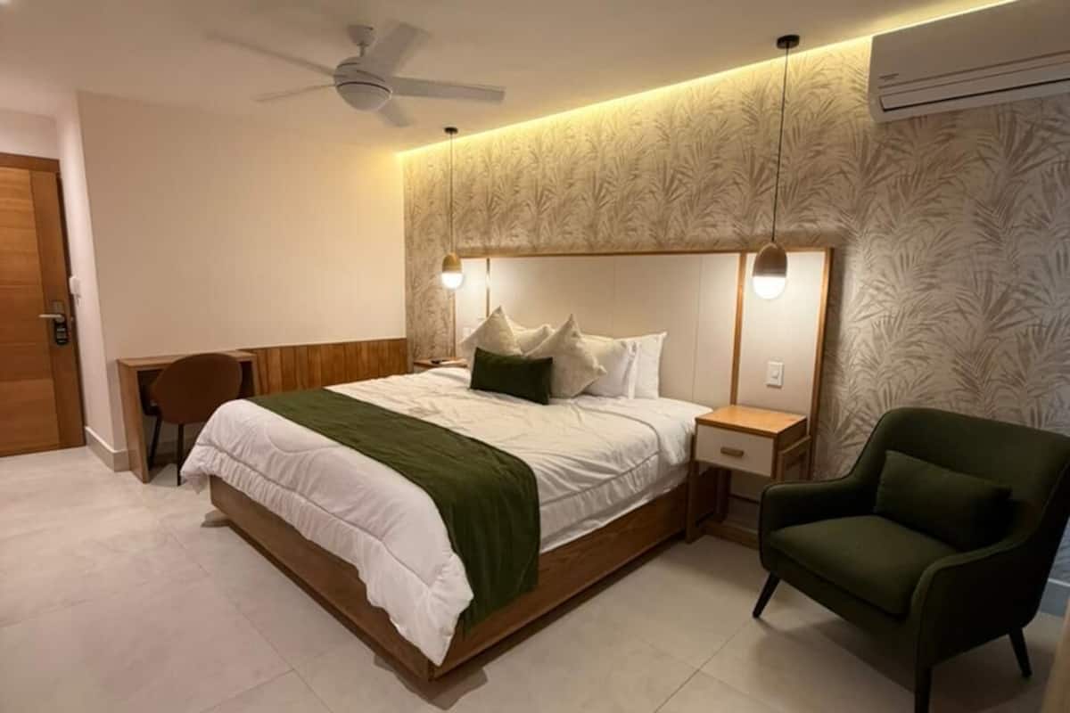 디럭스 스위트, 베이 전망 | 고급 침구, 미니바, 객실 내 금고, 책상