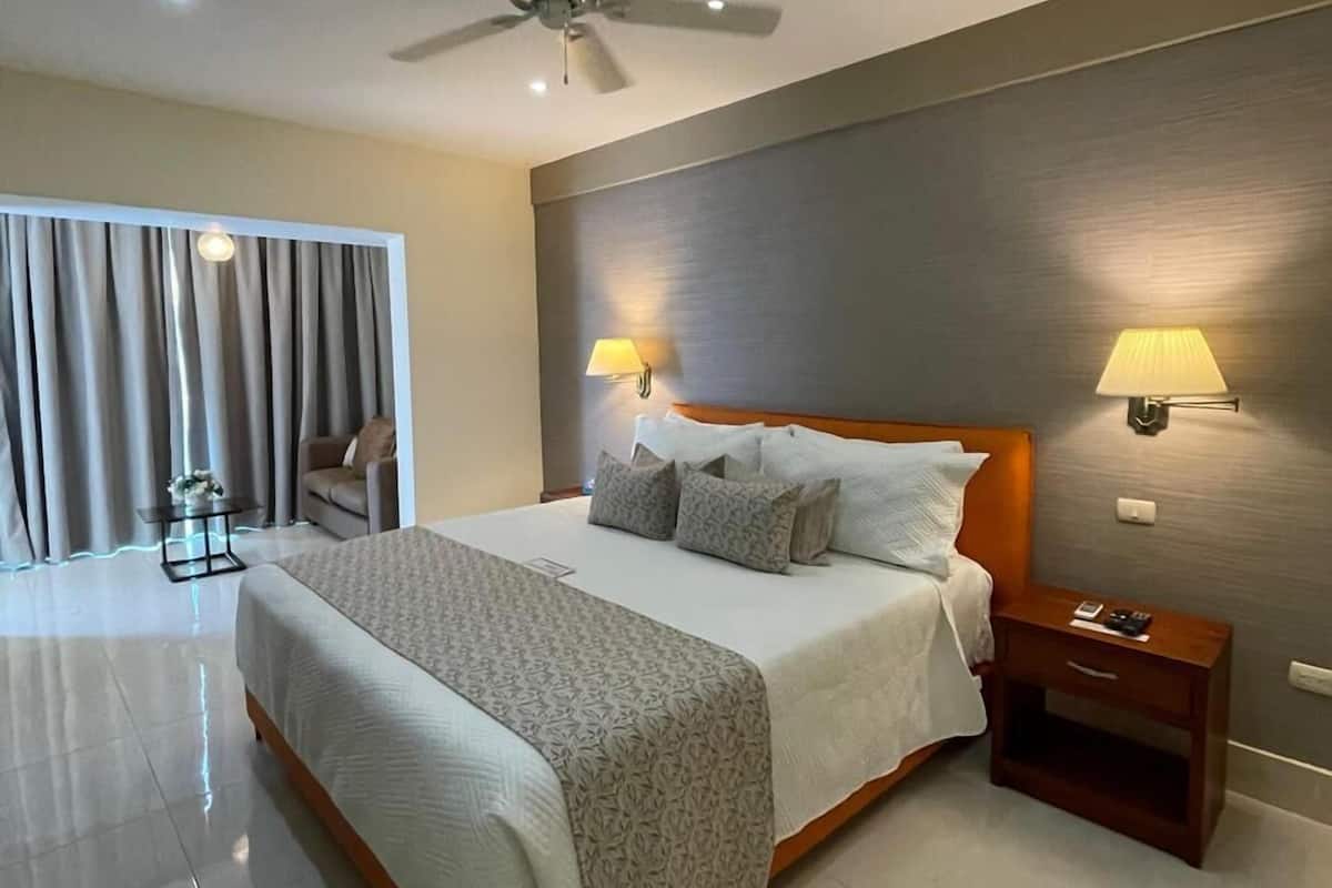Gallery Suite | 1 bedroom, premium bedding, minibar, in-room safe