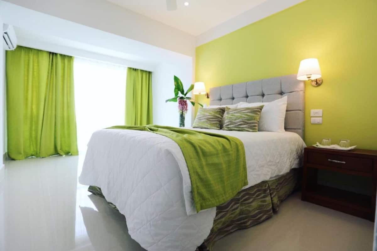 1 bedroom, premium bedding, minibar, in-room safe