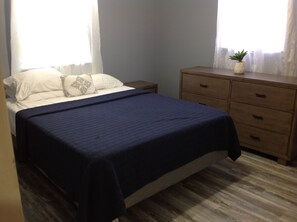 4 bedrooms, iron/ironing board, WiFi, bed sheets