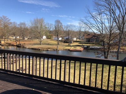 Lago de Egipto 4 dormitorios para 8 personas con muelle y patio plano y frente al lago!  