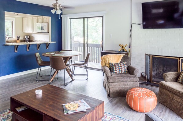 A modern living room with a dining area, a fireplace, and a large TV. - 68 Pine Valley: 2 BR, 2 BA Condominium in Pinehurst, Sleeps 4 (Pinehurst)