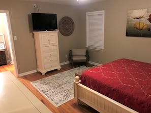 4 bedrooms, desk, iron/ironing board, free WiFi