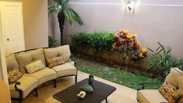 House, 5 Bedrooms | Terrace/patio