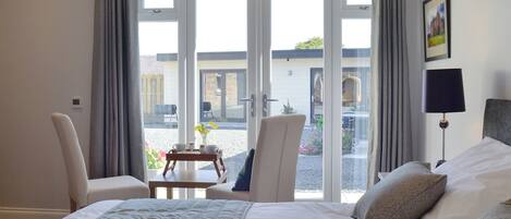 8 camere, Wi-Fi gratuito, lenzuola