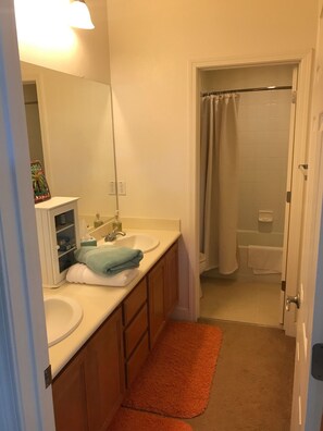 Combined shower/bathtub, hair dryer, towels, soap