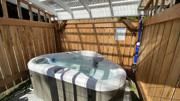 Bañera de hidromasaje exterior