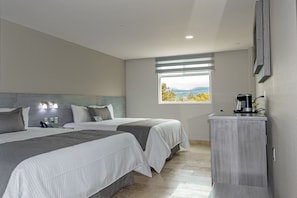 Deluxe Room, Multiple Beds | Minibar, in-room safe, desk, blackout drapes - Hotel 5 Inn Plus (León)
