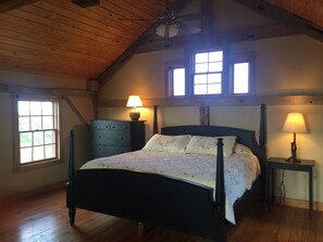 1 bedroom, free WiFi, bed sheets - Amish Sunset Cabin at Wolf Creek Guest Ranch (Fredericksburg)