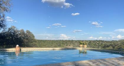 Auringonlaskun amiisimökki Wolf Creek Guest Ranchilla