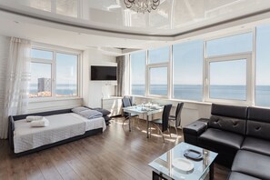 2 chambres, coffres-forts dans les chambres, bureau