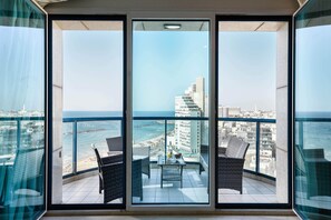 Exterior - Beautiful w Balcony & Panoramic Sea View (Tel Aviv)