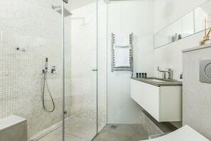 Apartment, Pool Access, Sea View | Bathroom | Shower, hair dryer, towels, shampoo - Stunning w Pool Few Mins Walk to Beach (Tel Aviv)