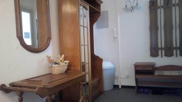 Apartemen, 3 kamar tidur, dapur (Arthur) | Didekorasi berbeda-beda dan dilengkapi dengan perabotan berbeda-beda