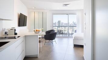 Apartment, Balcony, Oceanfront | Interior