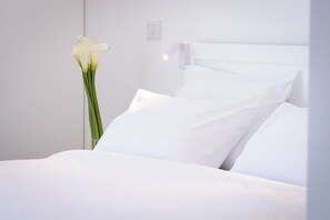 1 bedroom, desk, laptop workspace, blackout drapes - Sea View Luxury W Balcony- Hayarkon 78 (Tel Aviv)