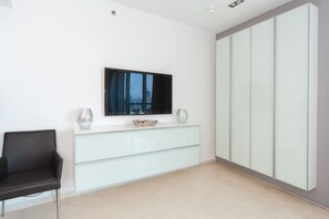 아파트, 발코니, 바닷가 | TV