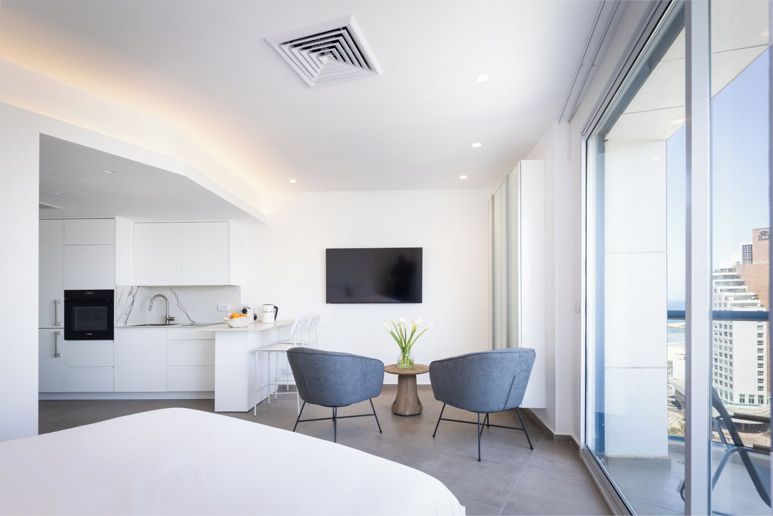 1 habitación, escritorio y espacio para trabajar con laptop 