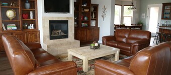 NOUVEAU! PISCINE privée de 32'x16 ', capacité d'accueil de 15 personnes, jacuzzi, téléviseur / console de jeu, ensemble de jeu pour enfants