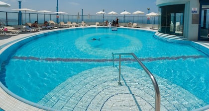 Luxurious Apt W Panoramic Sea View - 75m