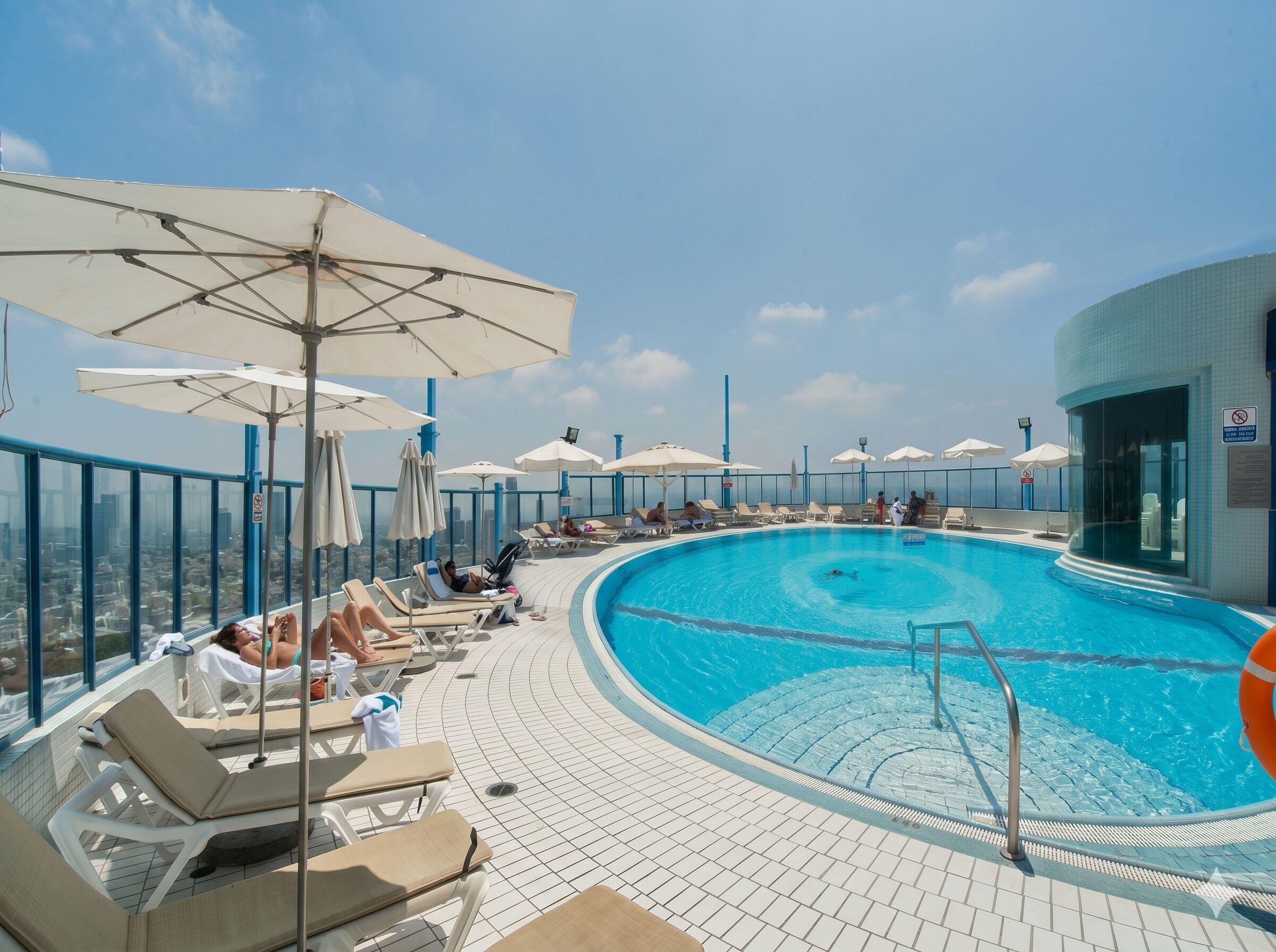4 outdoor pools