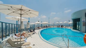 4 outdoor pools