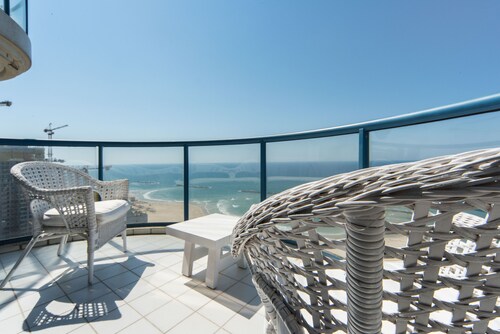 Luxurious Apt W Panoramic Sea View - 75m