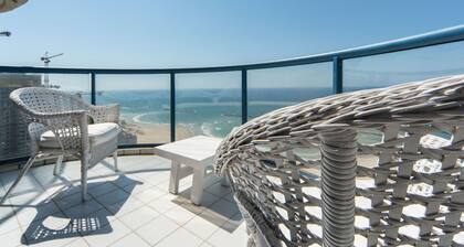 Luxurious Apt W Panoramic Sea View - 75m