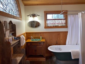 Combined shower/bathtub, hair dryer, towels, soap - Sunrise Amish Cabin at Wolf Creek Guest Ranch (Fredericksburg)