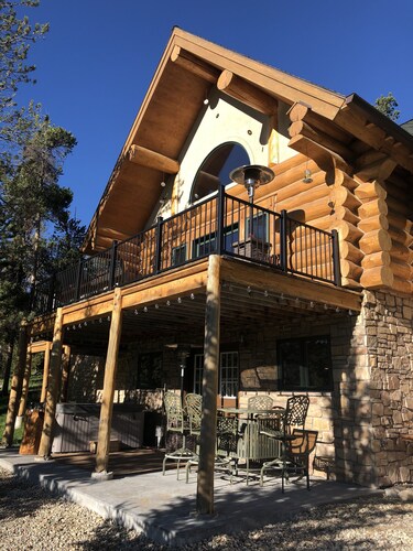 Amazing 6 BDR 4 Bath Log Cabin!