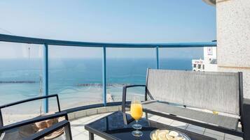 Apartment, 2 Bedrooms, Beachfront | Interior