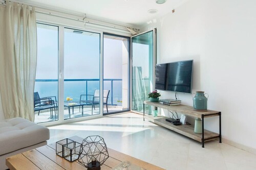 Luxurious 90sqm 2BR Beach Front