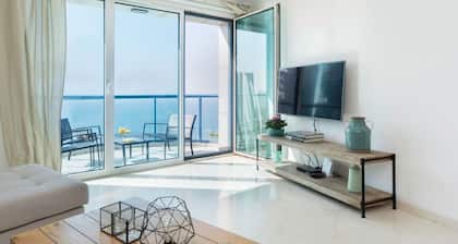 Luxurious 90sqm 2BR Beach Front